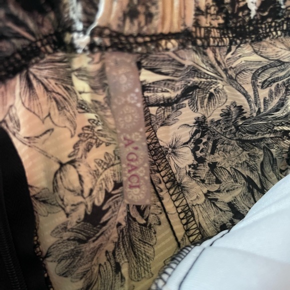 SUPER cute dress. Worn once - Picture 6 of 8